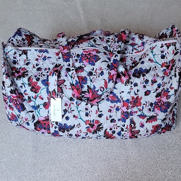Vera BradleyXL Traveler Duffel In Vineyar Floral...